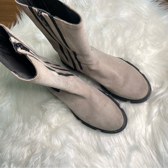Free People | Women’s Brooks Lug Sole Chelsea Boots Suede Cream & Black Platform - Picture 6 of 13